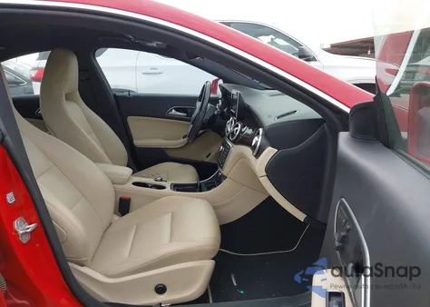 2014 Mercedes-Benz Cla 250 z USA, uszkodzony, nr VIN WDDSJ4EB9EN137543